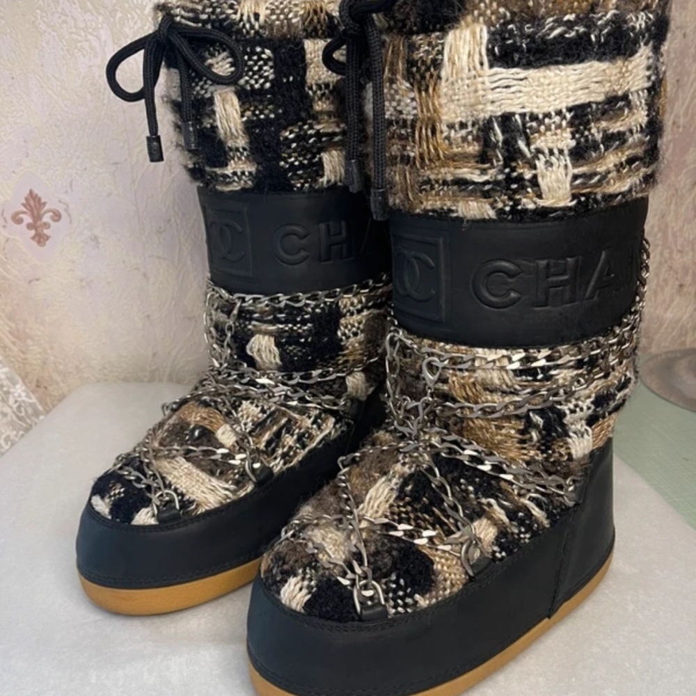 RARE CHANEL ski "Moon Boots" in TWEED